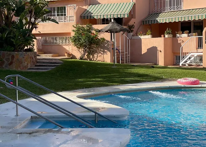 Casa Adosada Con Piscina A 5 Minutos De La Playa .